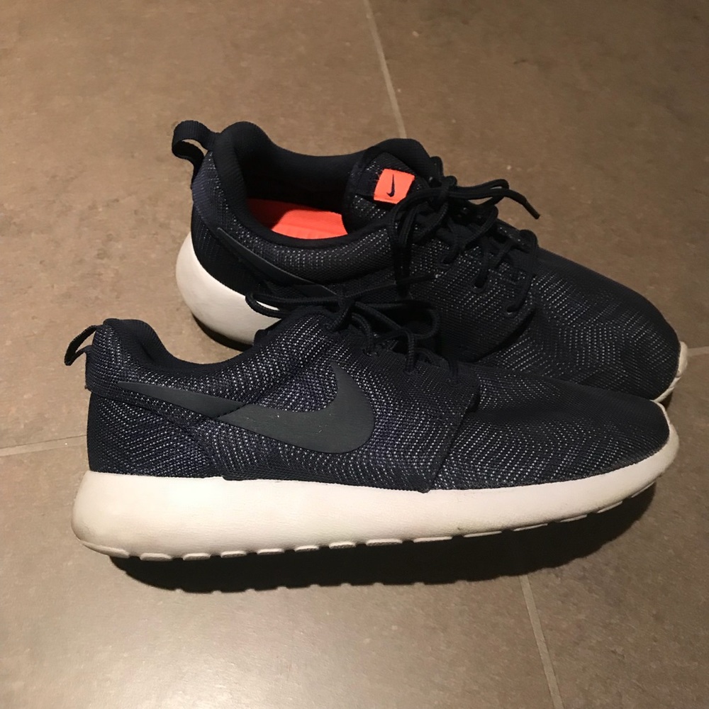 Navy Blue Nike Roshe’s